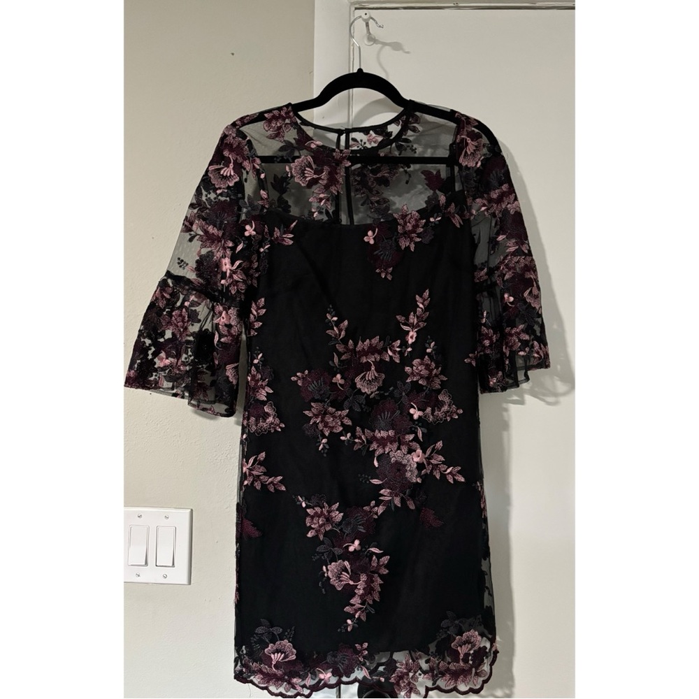 WHBM Embroidered bell sleeve shift dress - Picture 2 of 7